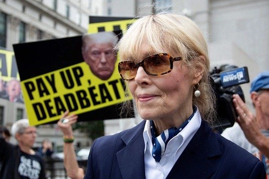 Trump deberá pagar 83.3 mdd a escritora E. Jean Carroll por difamación