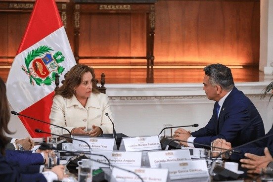 Alejandro Moreno participa en reunión con presidenta de Perú