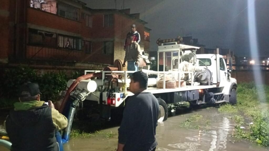 Grupo Tláloc mitiga encharcamientos en Ecatepec, Nezahualcóyotl y La Paz