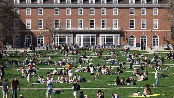 Jueza ordena a Trump no suspender recursos a Universidad de Harvard