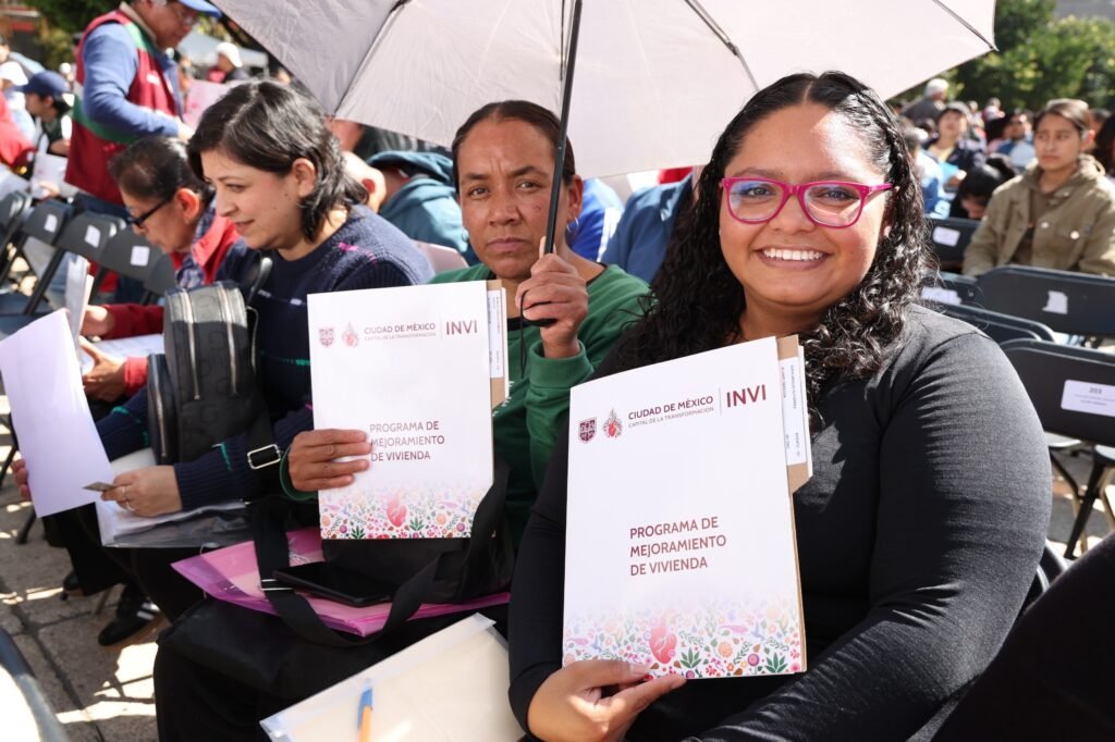 Entrega Clara Brugada más de 6 mil créditos de Mejoramiento de Vivienda