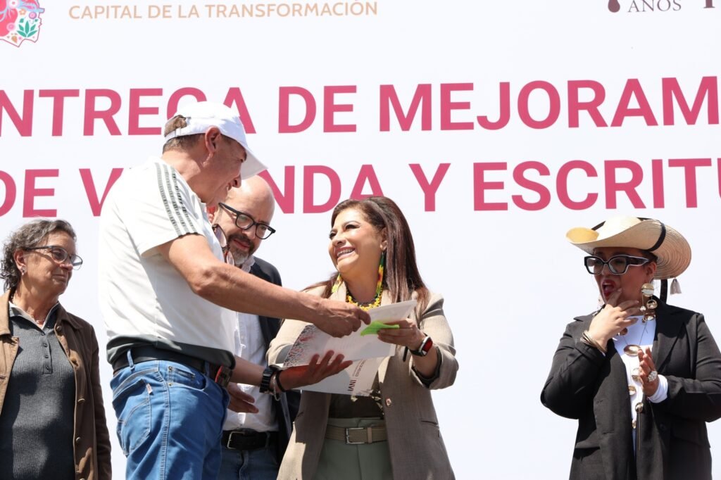 Entrega Clara Brugada más de 6 mil créditos de Mejoramiento de Vivienda