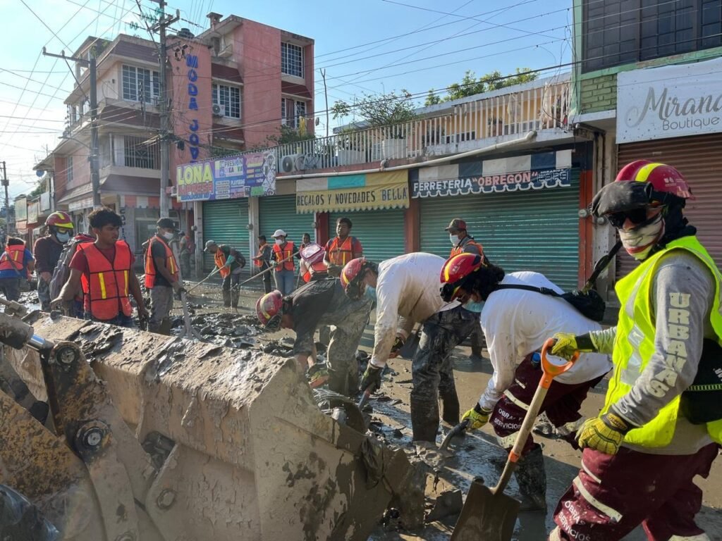 Continúan labores de apoyo en municipios afectados por las lluvias en Veracruz