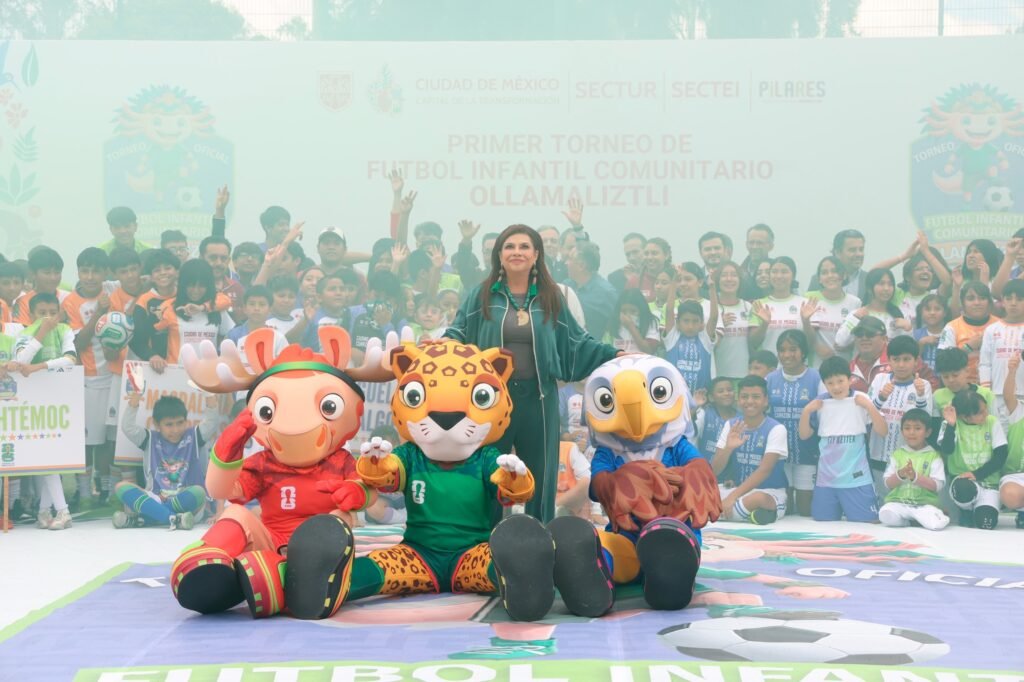 Encabeza Clara Brugada entrega de uniformes a equipos del Torneo Infantil y Juvenil de Futbol