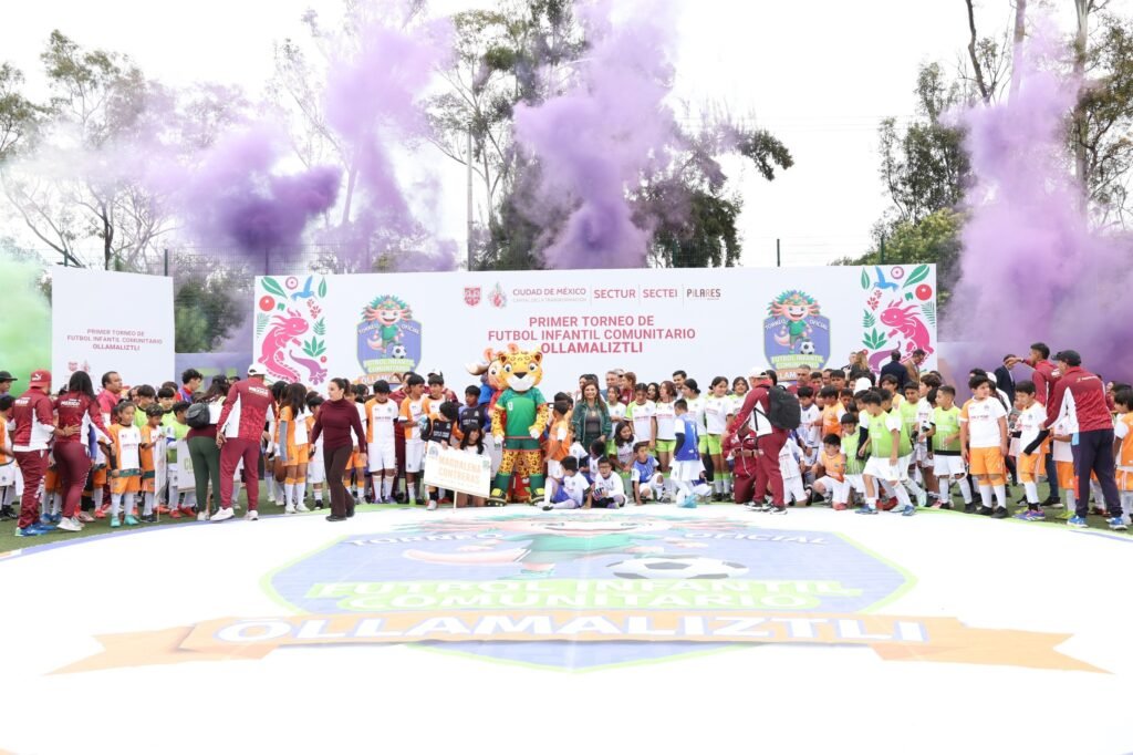 Encabeza Clara Brugada entrega de uniformes a equipos del Torneo Infantil y Juvenil de Futbol
