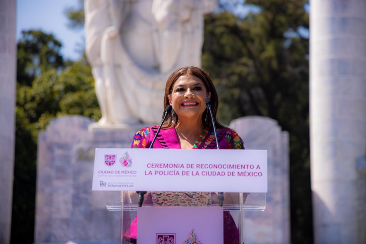 Entrega Clara Brugada reconocimientos a Policías de la CDMX por su desempeño