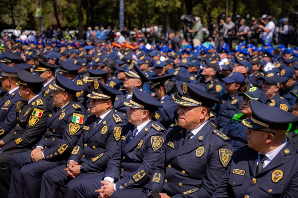 Entrega Clara Brugada reconocimientos a Policías de la CDMX por su desempeño