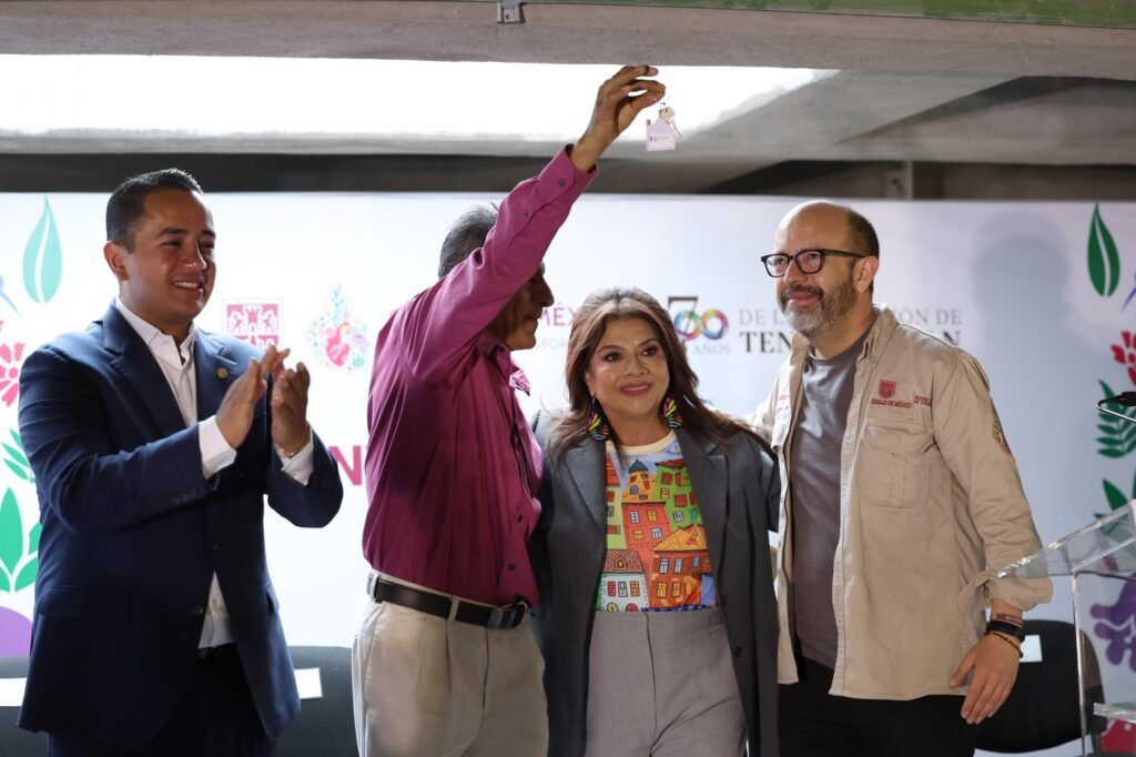 Encabeza Brugada entrega de 40 viviendas sociales en la alcaldía Gustavo A. Madero
