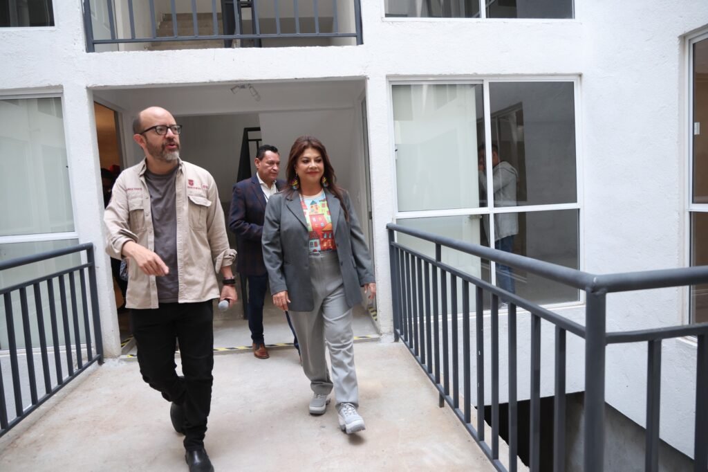 Encabeza Brugada entrega de 40 viviendas sociales en la alcaldía Gustavo A. Madero