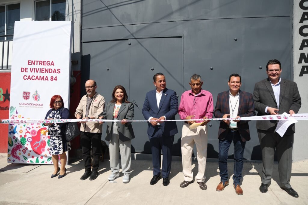 Encabeza Brugada entrega de 40 viviendas sociales en la alcaldía Gustavo A. Madero