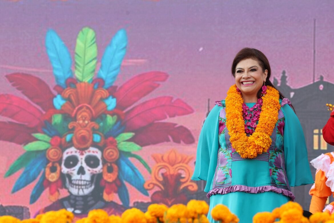 Inaugura Brugada Ofrenda Monumental del Día de Muertos en el Zócalo