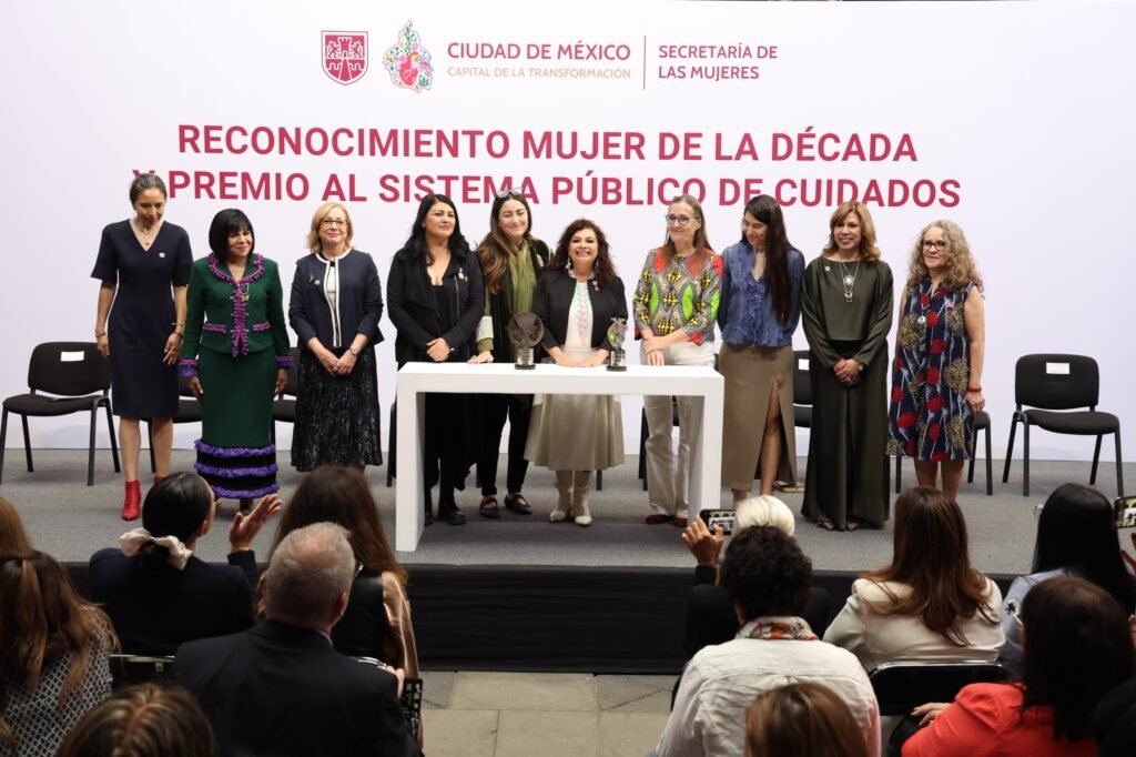 Recibe Clara Brugada reconocimiento “Mujer de la Década” y Premio por Sistema Público de Cuidados
