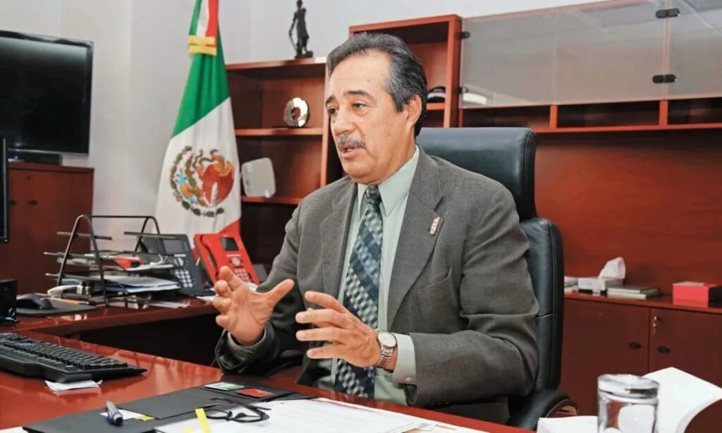 Oídos sordos del gobierno a exigencia de trabajadores para quitar el registro a Alejandro Martínez Araiza, líder del SNAC