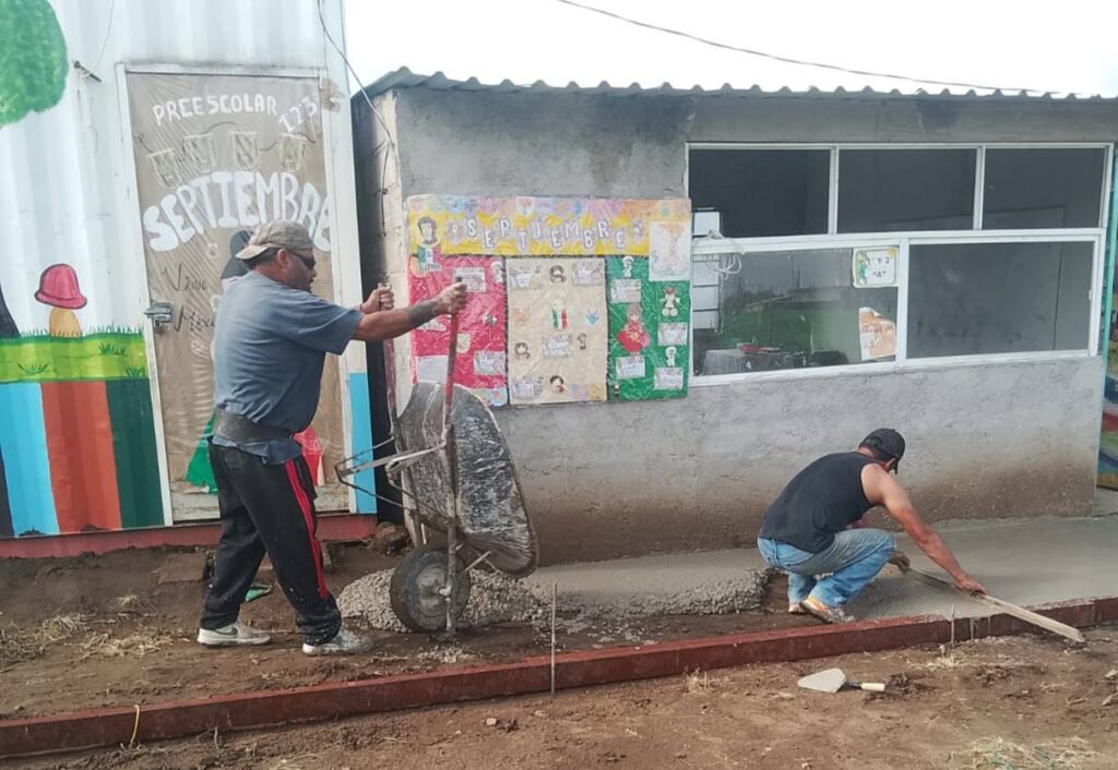 Padres de familia construyen escuela en Chicoloapan ante inacción gubernamental
