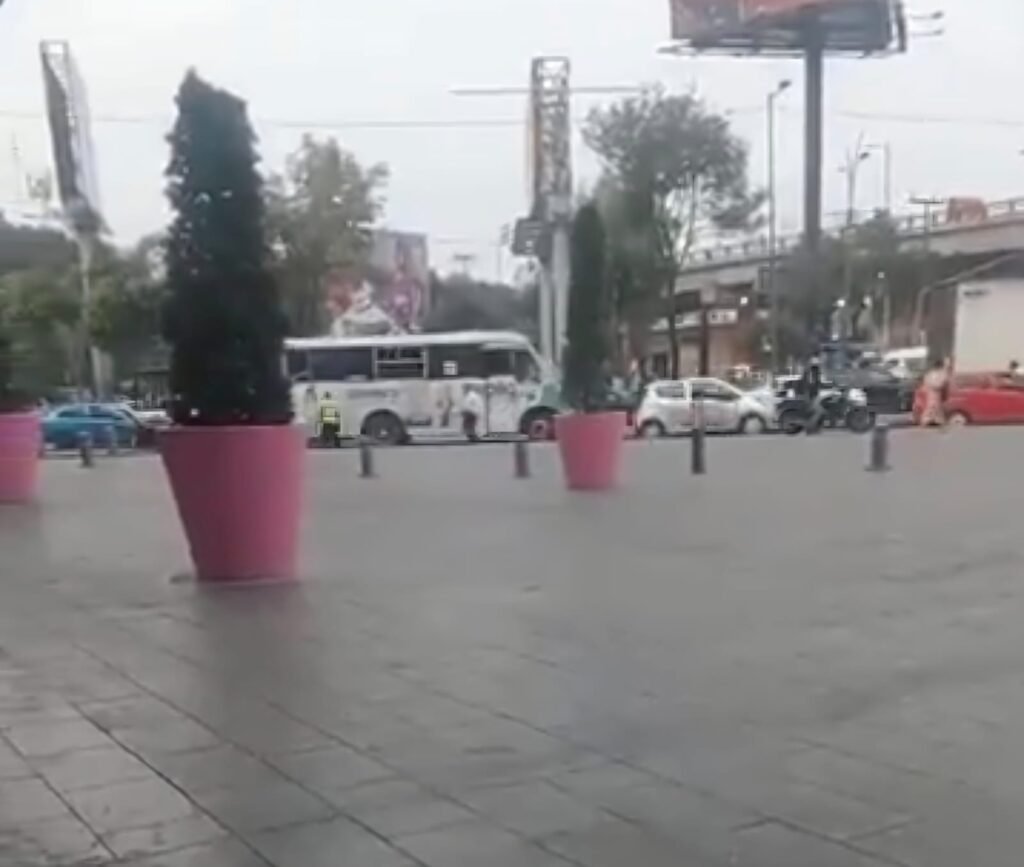 Chofer de camión huye y atropella a cuatro personas en persecución que termina en balacera