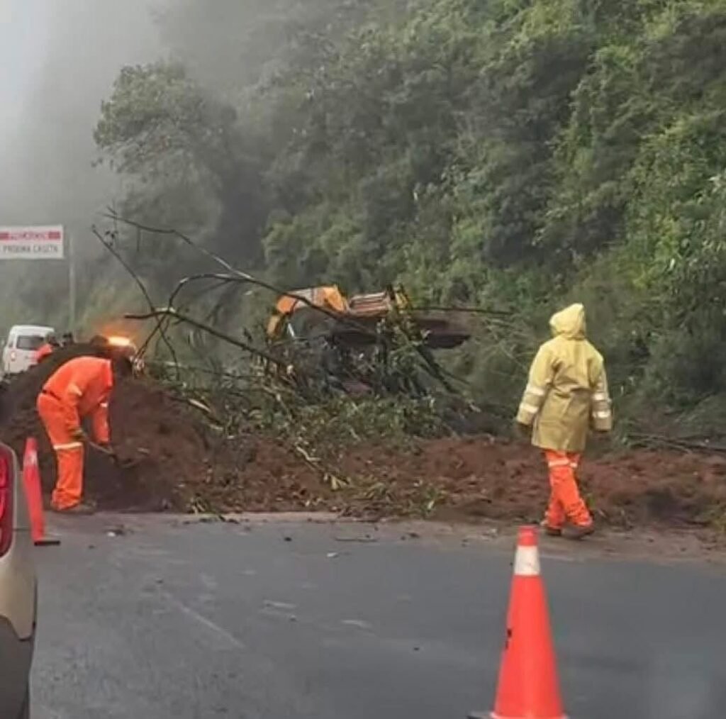 Otro deslave en la México-Toluca vuelve a colapsar el tránsito; sin rutas alternas disponibles