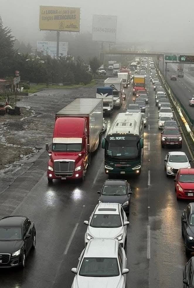 Otro deslave en la México-Toluca vuelve a colapsar el tránsito; sin rutas alternas disponibles