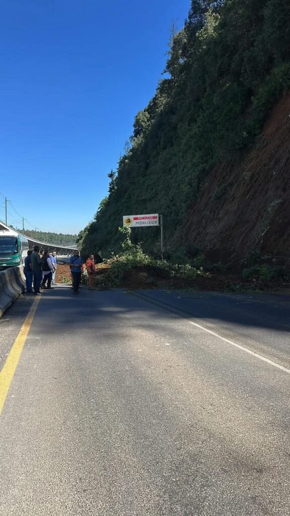 Tercer derrumbe en la autopista México–Toluca en menos de un mes provoca cierre parcial