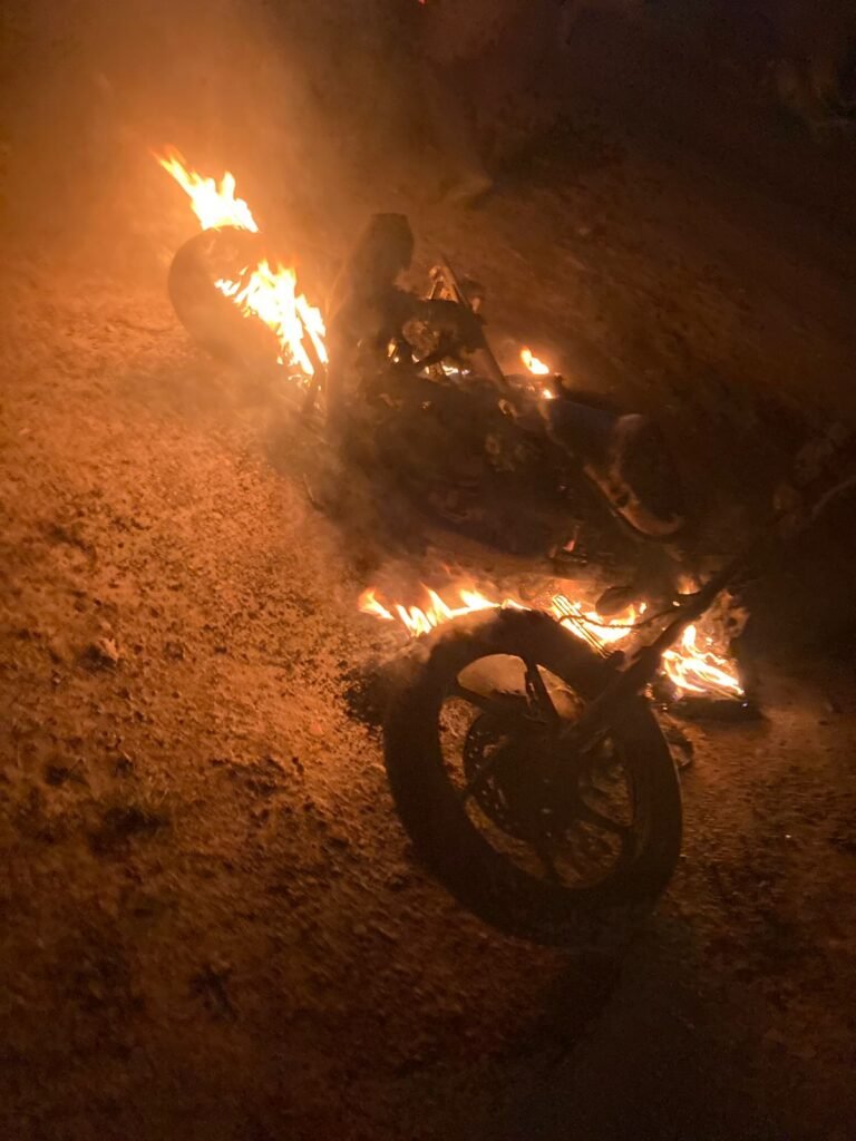 Turba lincha a presuntos asaltantes en Chalco; uno muere y otro resulta gravemente herido