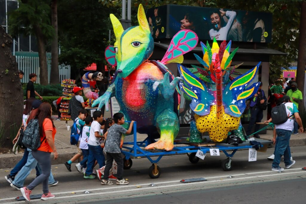 Chimalhuacán participa en concurso y desfile de alebrijes monumentales del Museo de Arte Popular