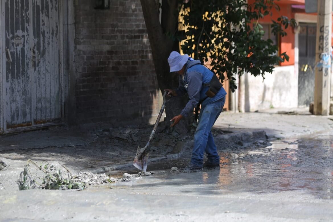 Exigen limpieza tras incendio en fábrica de colchones en Valle de México