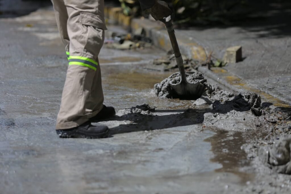 Exigen limpieza tras incendio en fábrica de colchones en Valle de México