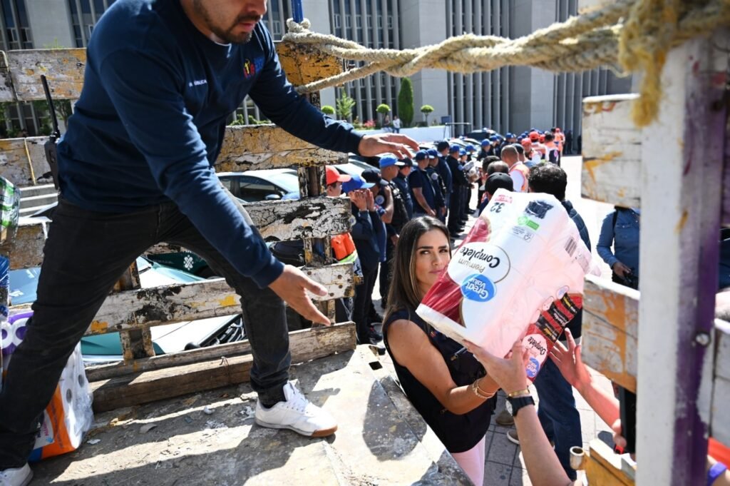 Sale desde Cuauhtémoc caravana de ayuda y maquinaria hacia Veracruz