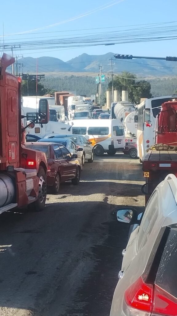 Piperos ligados a exfuncionarios de Ecatepec paralizan el municipio tras cierre de pozos clandestinos