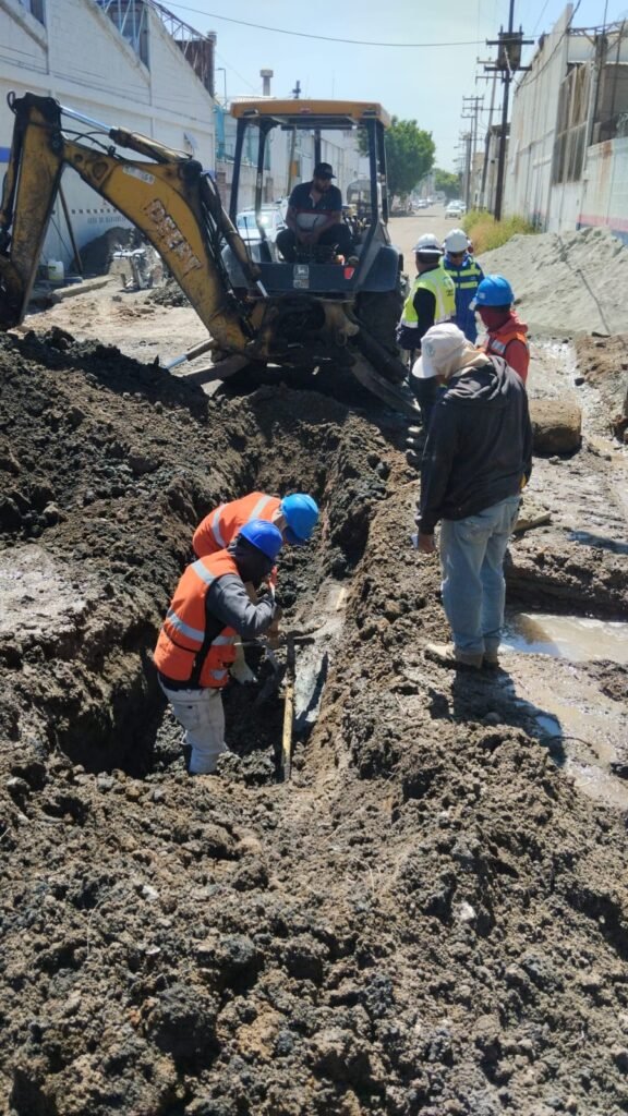 Atienden bomberos de Ecatepec fuga de gas natural en zona industrial