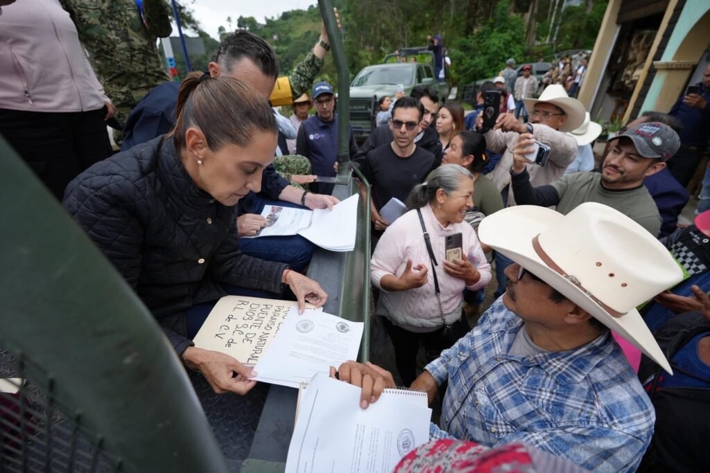 Sheinbaum supervisa labores y apertura de caminos en Querétaro