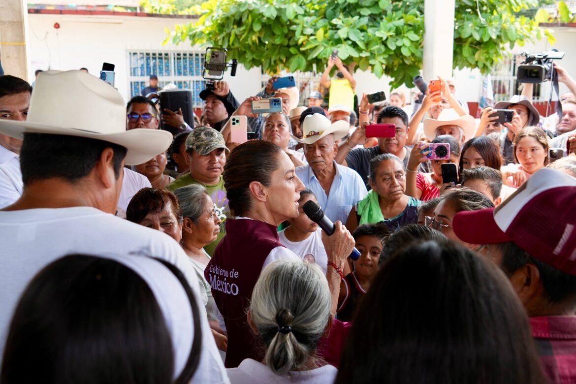 Presidenta Sheinbaum visita zonas afectadas por lluvias en Puebla