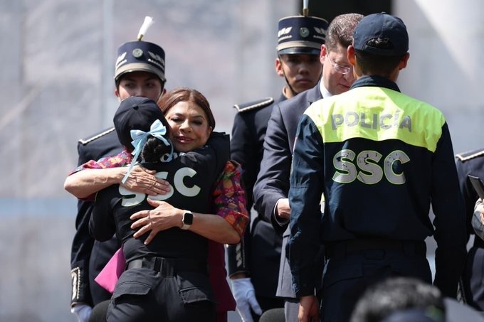 Entrega Clara Brugada reconocimientos a Policías de la CDMX por su desempeño