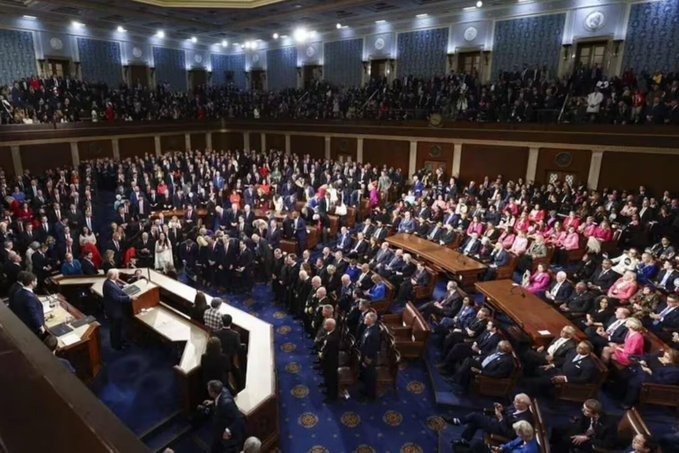 Aprueban resolución para revertir aranceles recíprocos de Trump