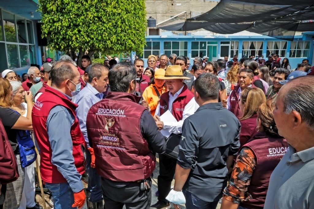 Avanzan trabajos en escuelas de Neza