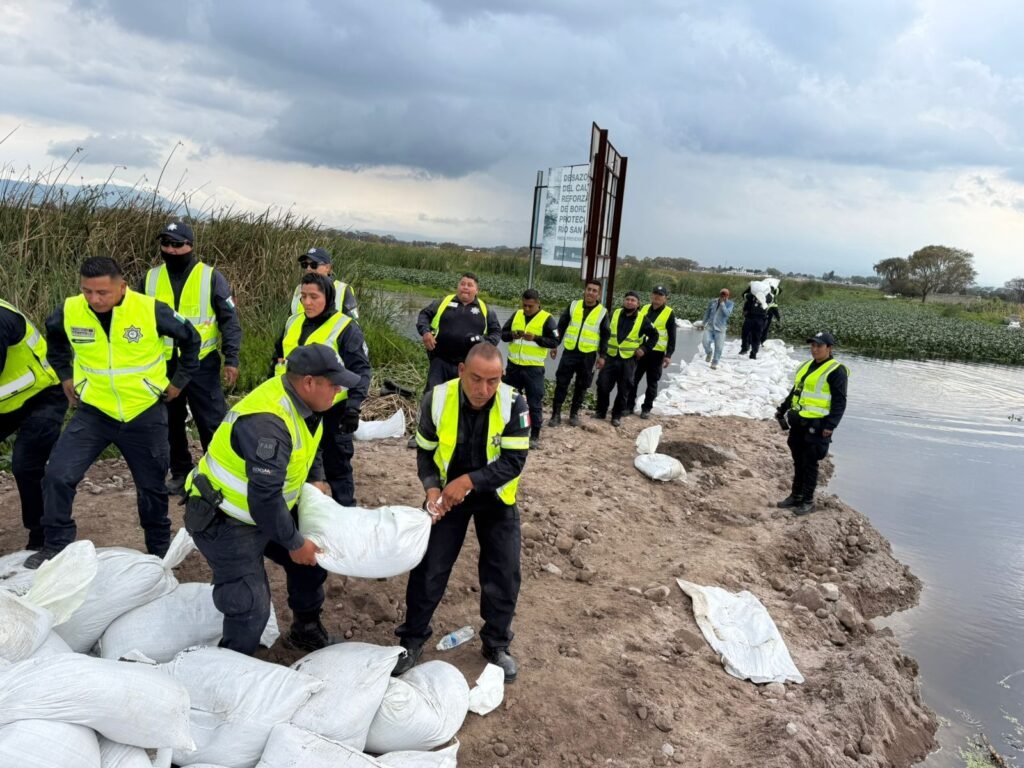 Gobierno del Estado de México refuerza bordos del Río Lerma para prevenir desbordamientos