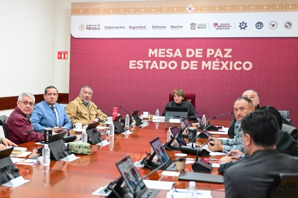 Gobernadora Delfina Gómez revisa temas de Protección Civil en Mesas de Paz