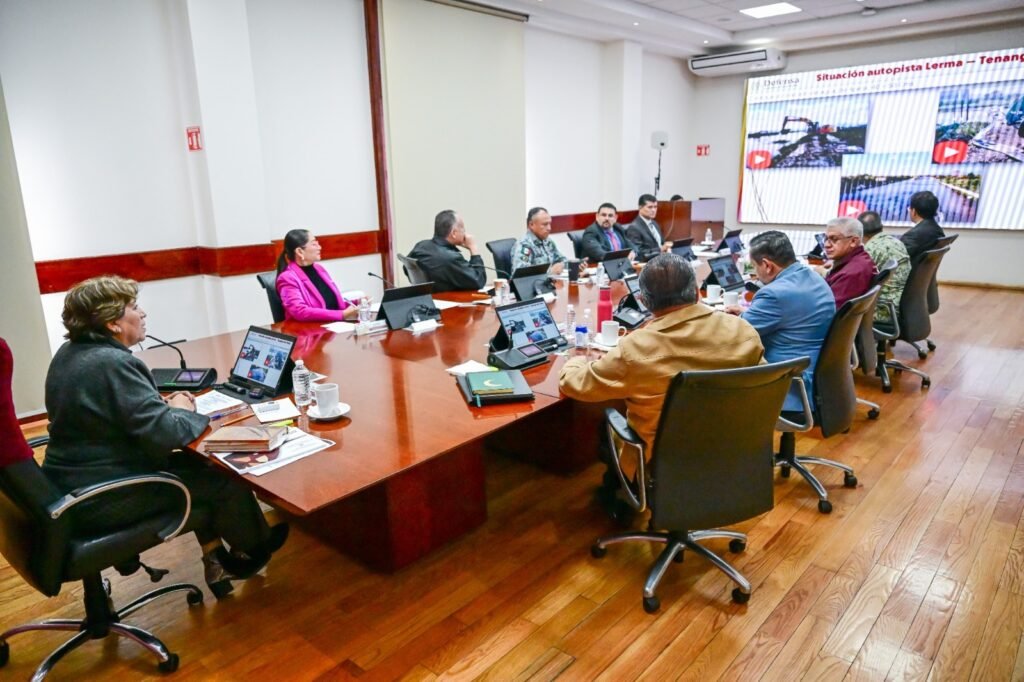 Gobernadora Delfina Gómez revisa temas de Protección Civil en Mesas de Paz