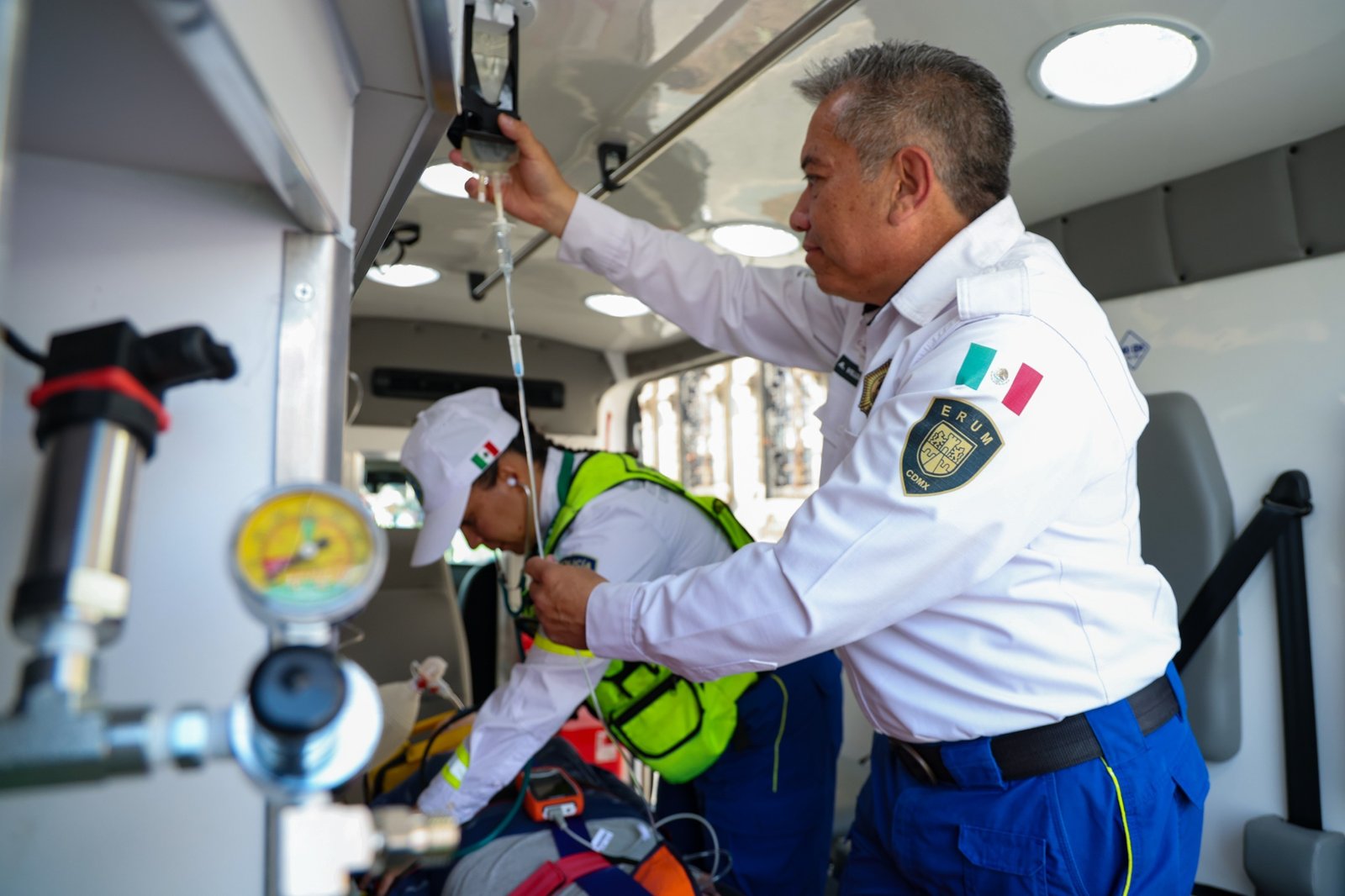 Entrega Clara Brugada 25 nuevas ambulancias al ERUM