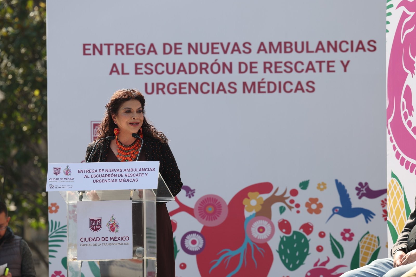 Entrega Clara Brugada 25 nuevas ambulancias al ERUM