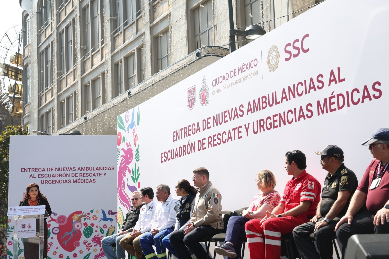 Entrega Clara Brugada 25 nuevas ambulancias al ERUM