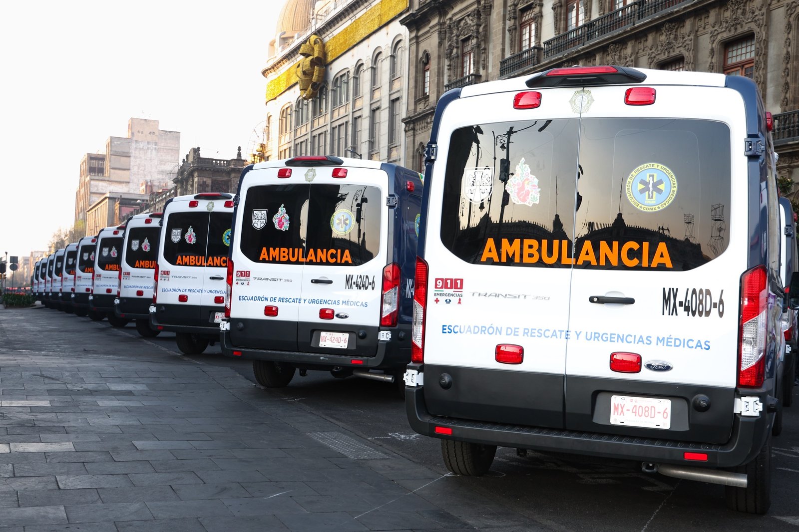 Entrega Clara Brugada 25 nuevas ambulancias al ERUM