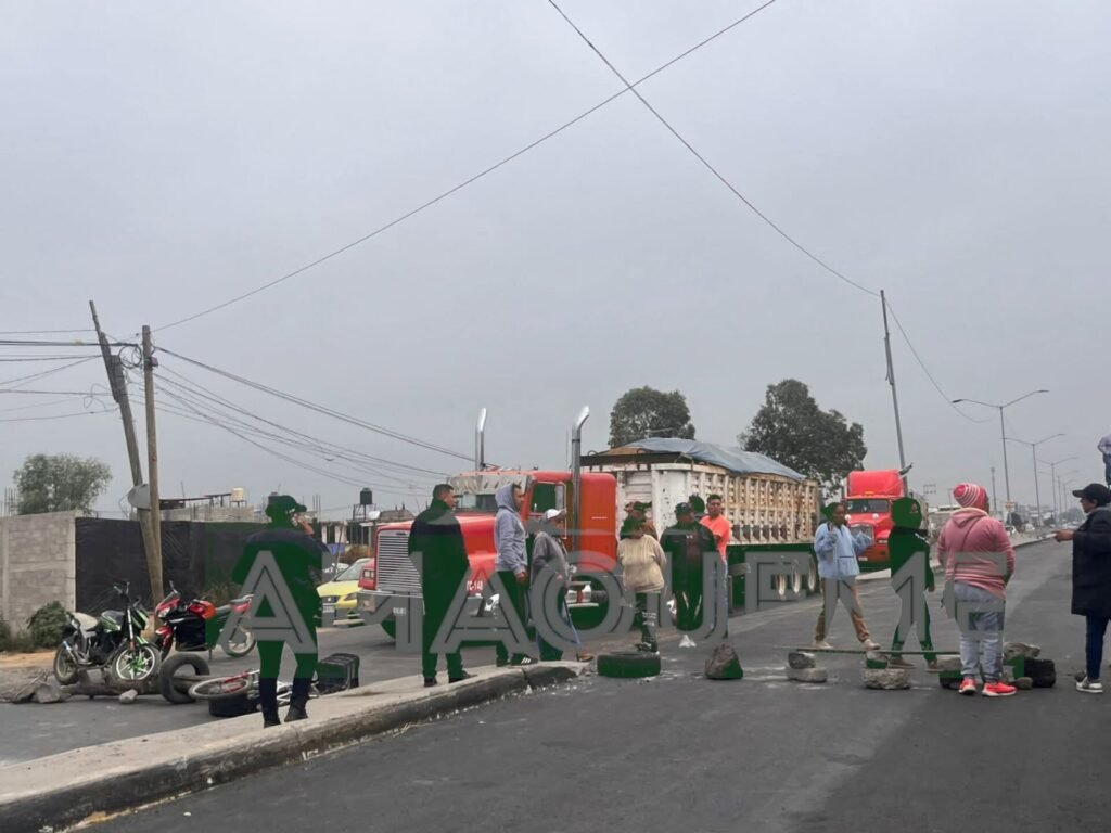 Bloquean Chalco-Tláhuac por falta de agua; exigen atención inmediata