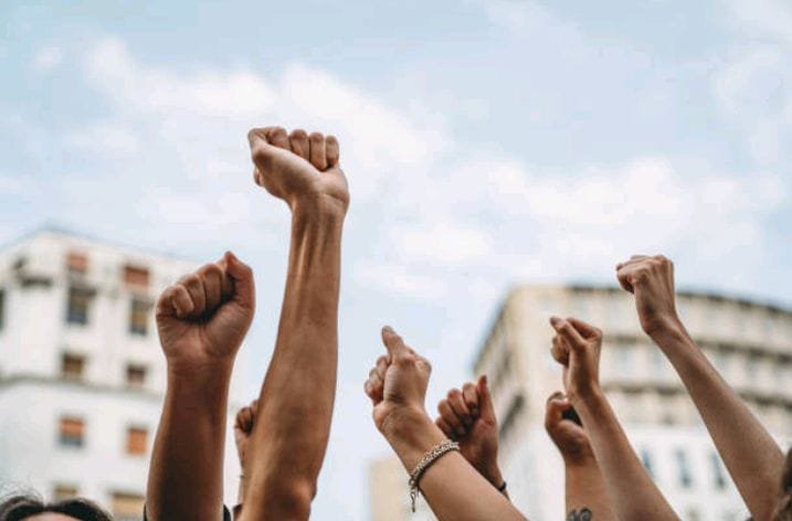 Líder sindical rico, trabajador pobre