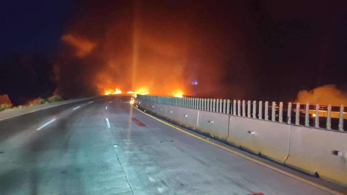 Explota pipa de doble remolque en la autopista México-Puebla; cierran circulación en ambos sentidos