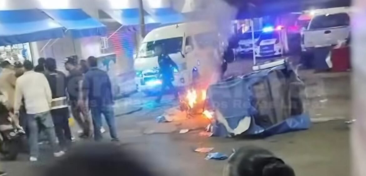 Conflicto entre transportistas termina con mototaxi incendiado en Los Reyes La Paz