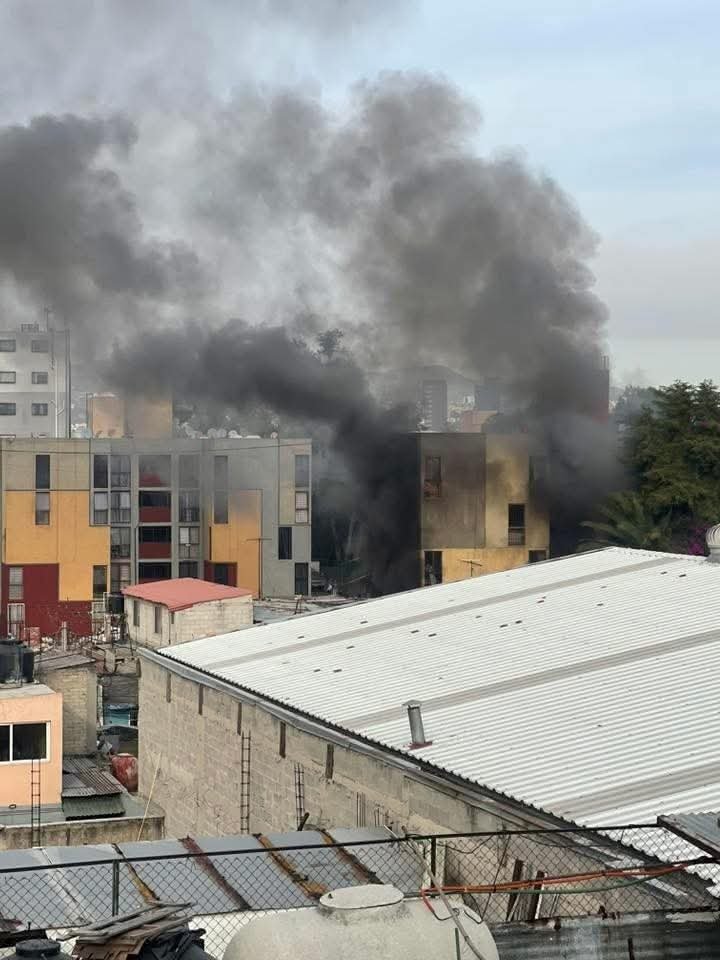 Explosión por acumulación de gas en Tlalnepantla deja cinco lesionados y obliga a evacuar más de 600 personas