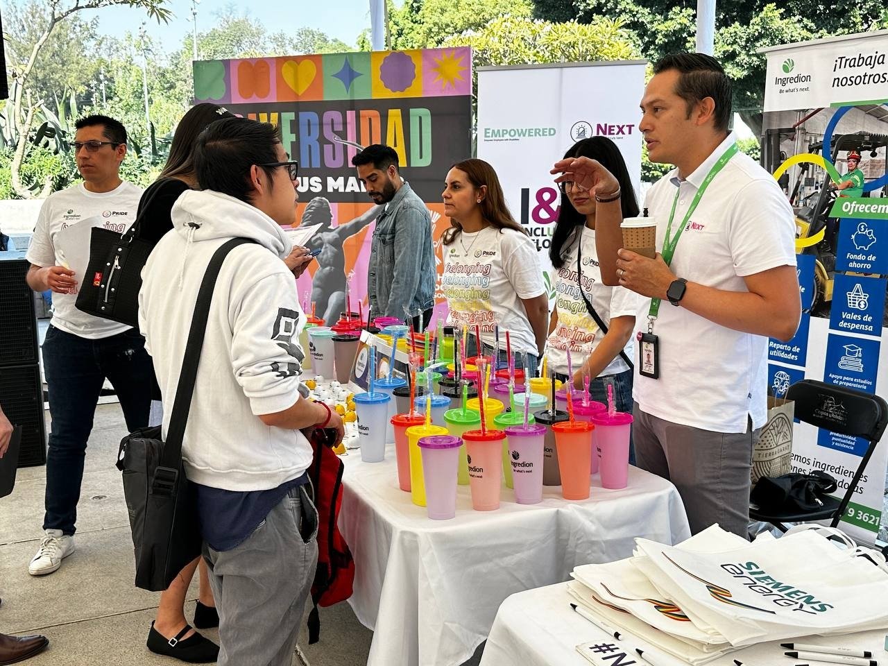 Alcaldía Cuauhtémoc realiza Feria del Empleo Incluyente "Chambaverso" en el Monumento a la Madre