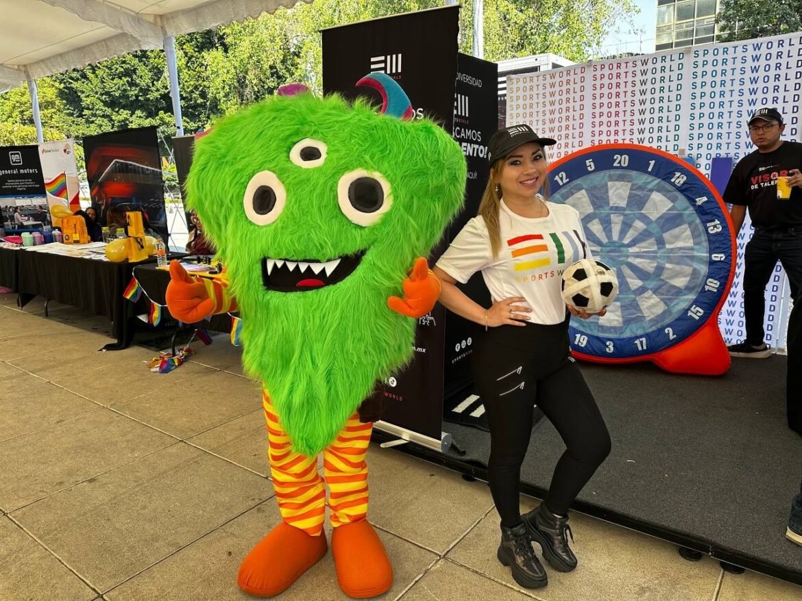 Alcaldía Cuauhtémoc realiza Feria del Empleo Incluyente "Chambaverso" en el Monumento a la Madre
