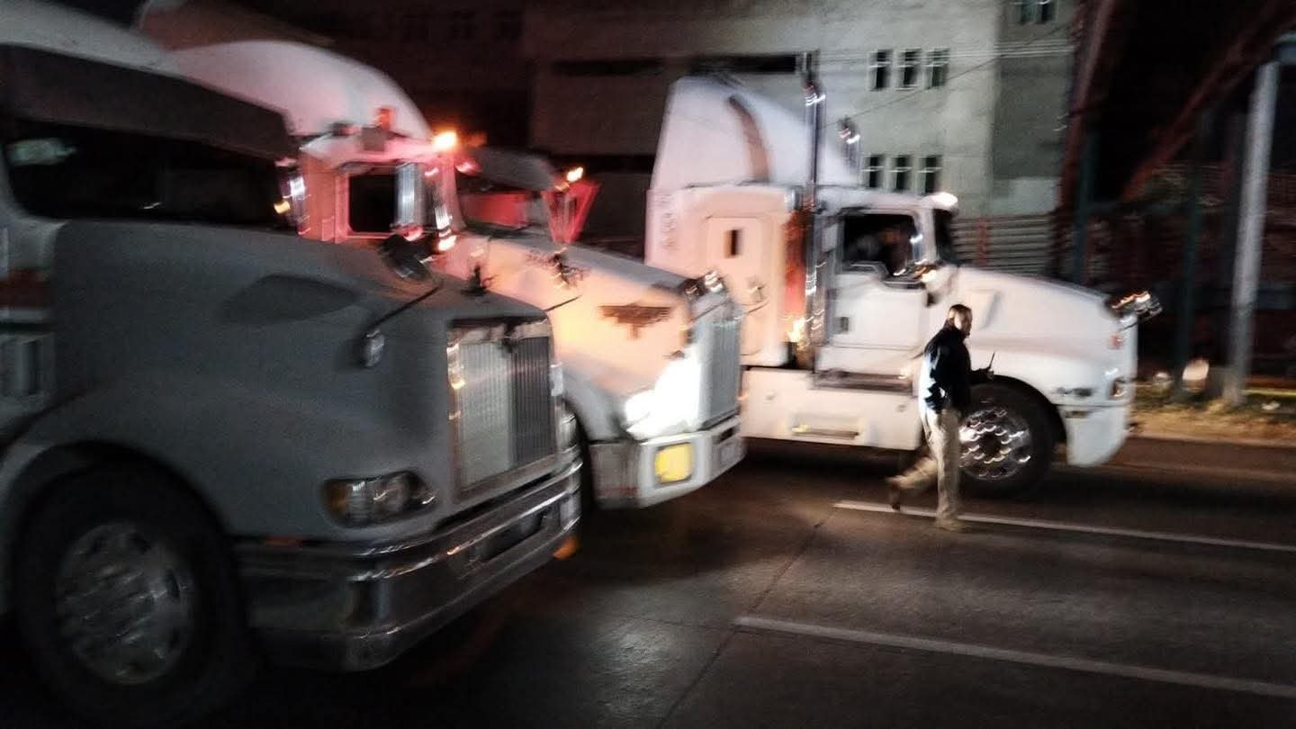Comienzan bloqueos de transportistas y caos en carreteras del Valle de México