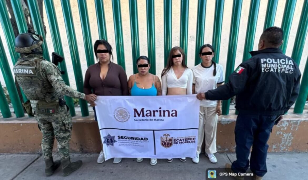 Detienen a banda de desplazadoras de tarjetas en Ecatepec
